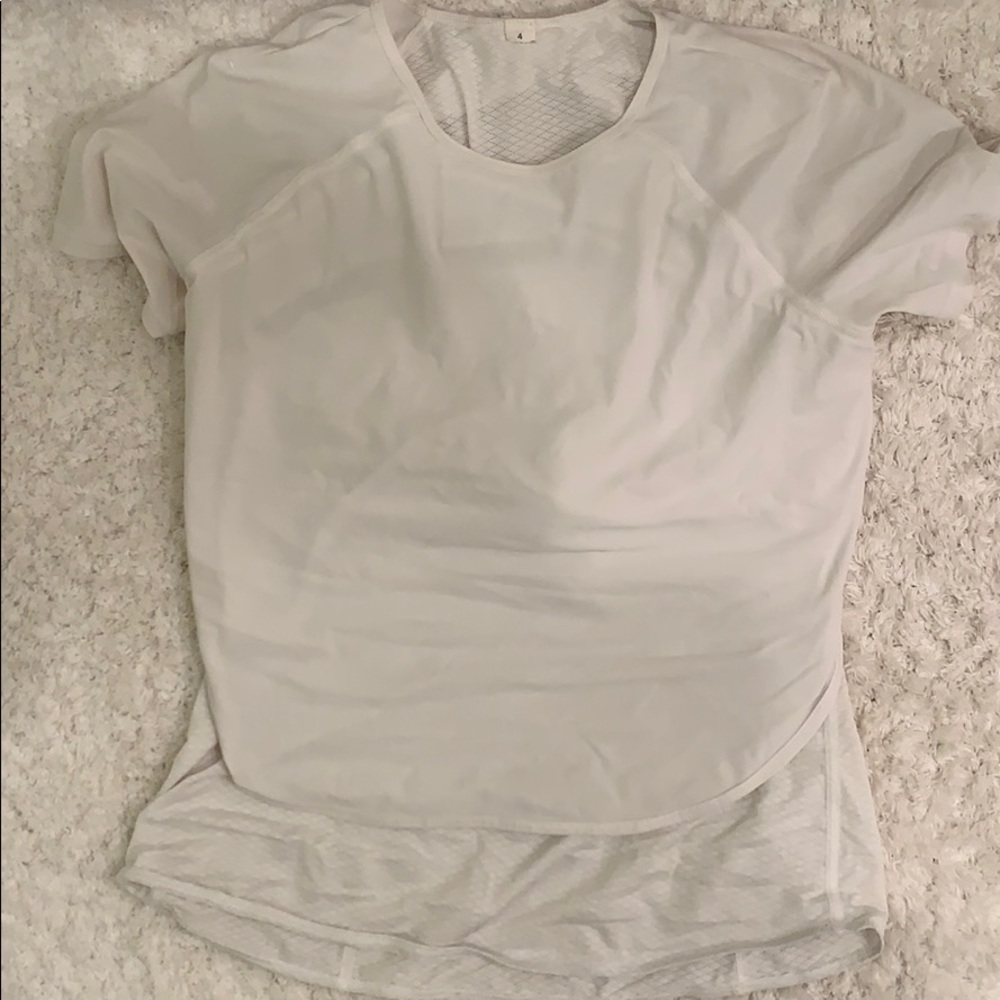 Lululemon size 4 tee